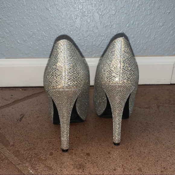 Heels - Picture 5 of 6